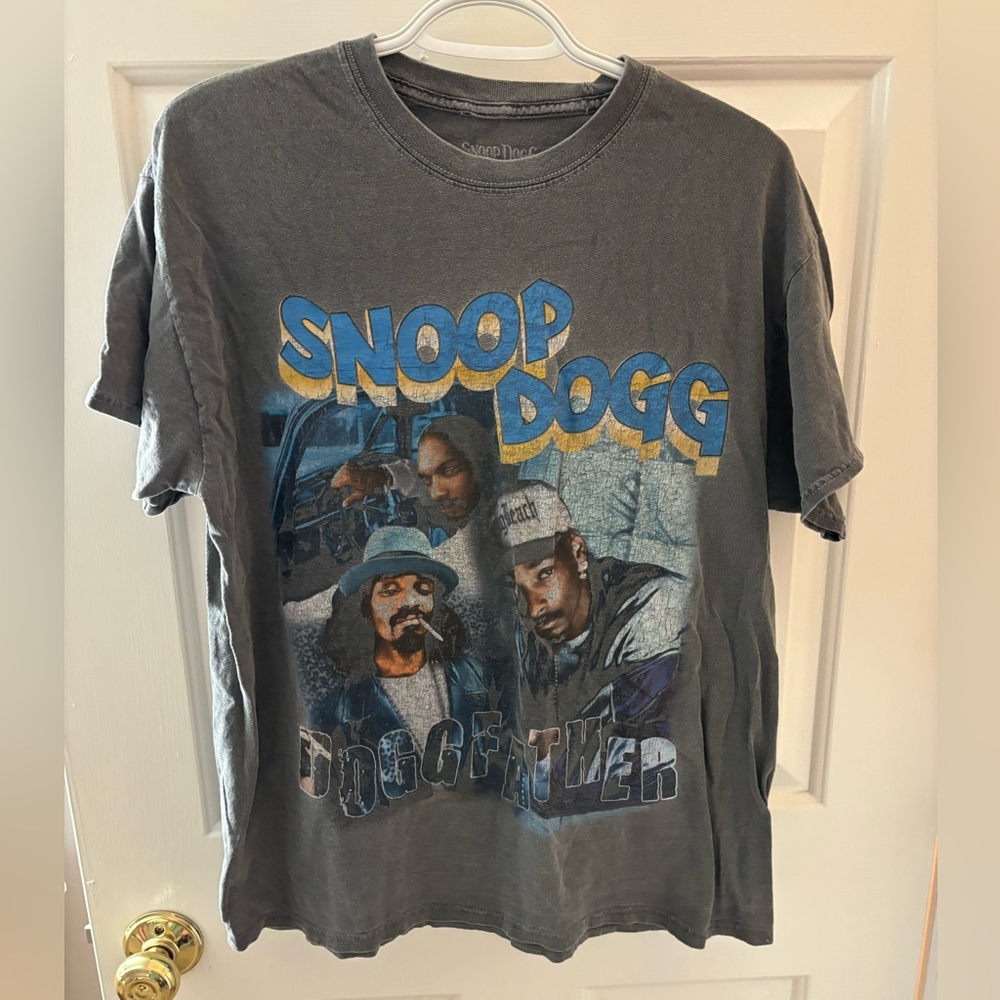 Women’s Snoop Dogg t shirt size medium